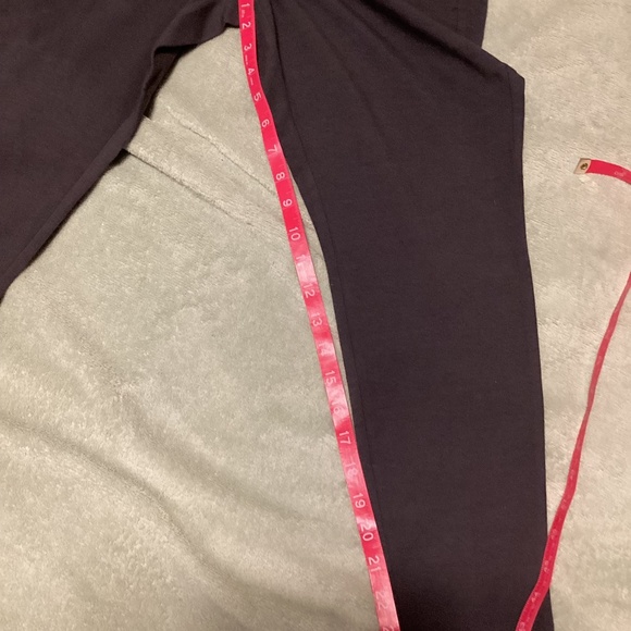 Torrid grey leggings, with pockets, size 2, NWOT - Picture 3 of 5